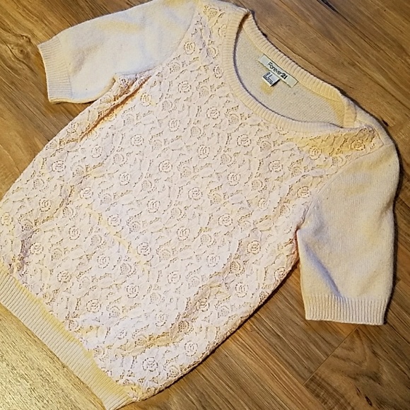 Forever 21 Sweaters - 💝Free with any purchase Lace sweater